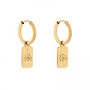 Gouden oorbellen van Essentialistics bij Femlie Cadeaushop